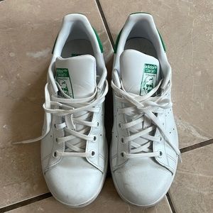 Adidas Stan Smith Youth size 4.5 equivalent to women’s 6.5